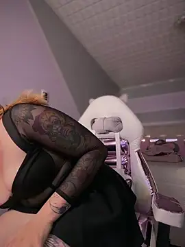 Sam Thompsoon  online show from February 2026 02:32:02 AM