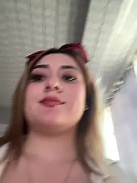 Sam Thompsoon  online show from February 2025 08:37:01 PM