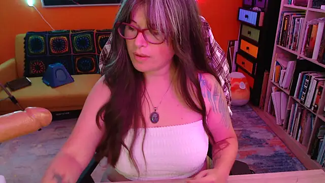 Snapshot of TheLenaAdams chatting on November 2025 05:35:01 PM TheLenaAdams online show from November 2025 05:35:01 PM