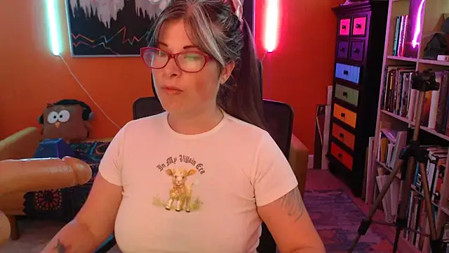 Snapshot of TheLenaAdams chatting on December 2025 11:10:01 PM TheLenaAdams online show from December 2025 11:10:01 PM