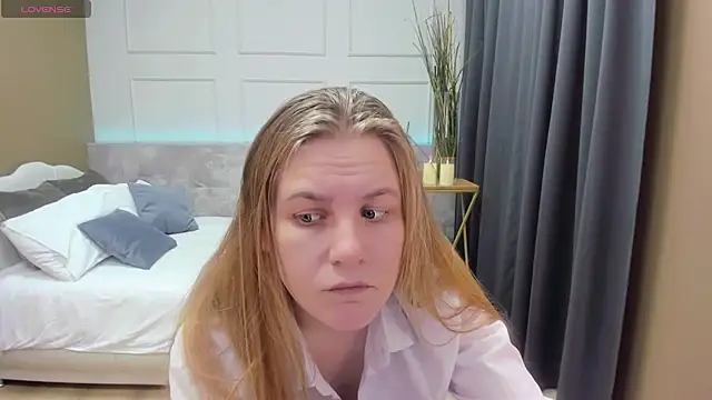 Snapshot of JadeSoft chatting on February 2025 02:47:02 AM JadeSoft online show from February 2025 02:47:02 AM