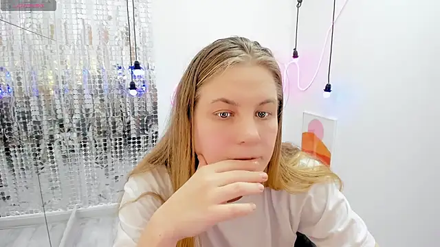 Snapshot of JadeSoft chatting on January 2025 12:06:02 AM JadeSoft online show from January 2025 12:06:02 AM