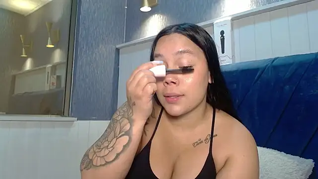 EmilyQueen3x online show from November 2025 01:34:01 PM