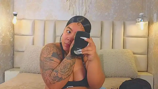 EmilyQueen3x online show from June 2026 02:00:02 PM