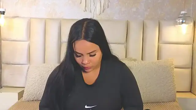 EmilyQueen3x online show from July 2026 02:24:01 PM