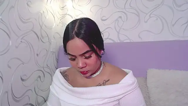 EmilyQueen3x online show from November 2025 02:22:02 PM