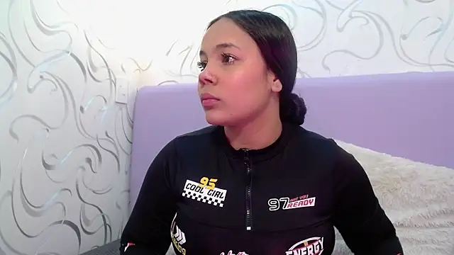 EmilyQueen3x online show from October 2025 01:43:02 PM