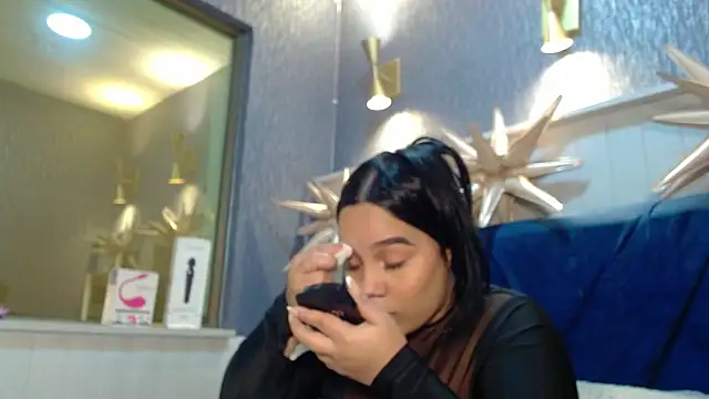 EmilyQueen3x online show from December 2025 01:25:02 PM