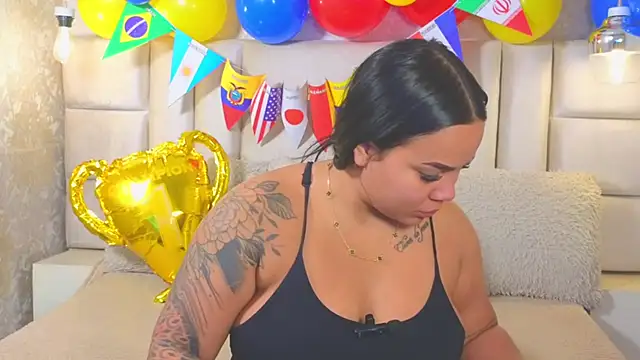 EmilyQueen3x online show from June 2026 02:33:01 PM