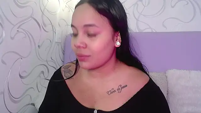 EmilyQueen3x online show from November 2025 02:31:02 PM