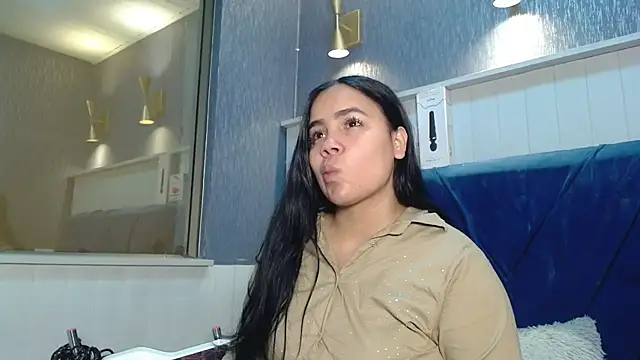 EmilyQueen3x online show from November 2025 12:49:01 PM