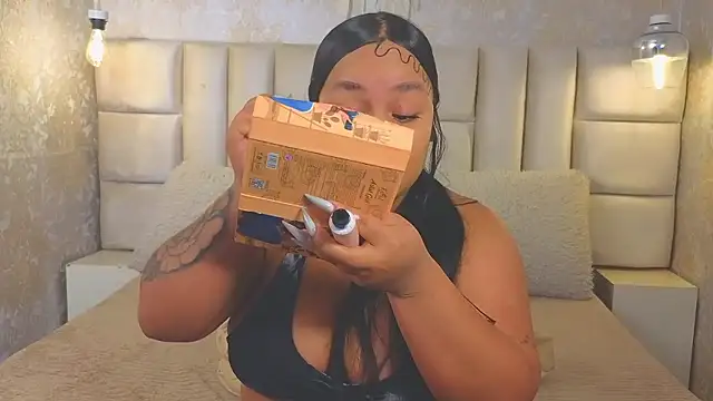 EmilyQueen3x online show from May 2026 12:00:02 PM