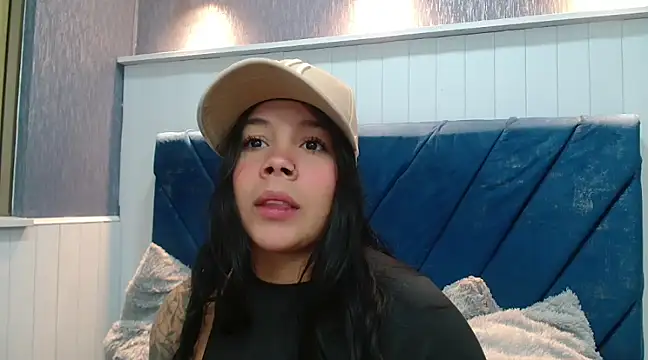 EmilyQueen3x online show from March 2025 12:54:01 PM