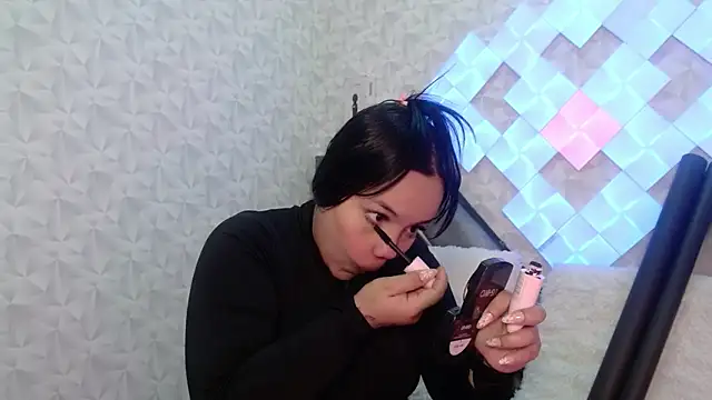 EmilyQueen3x online show from October 2025 01:30:01 PM