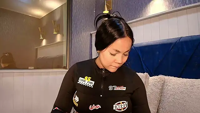 EmilyQueen3x online show from February 2026 02:08:02 PM