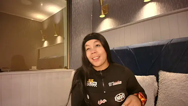 EmilyQueen3x online show from March 2026 02:13:02 PM