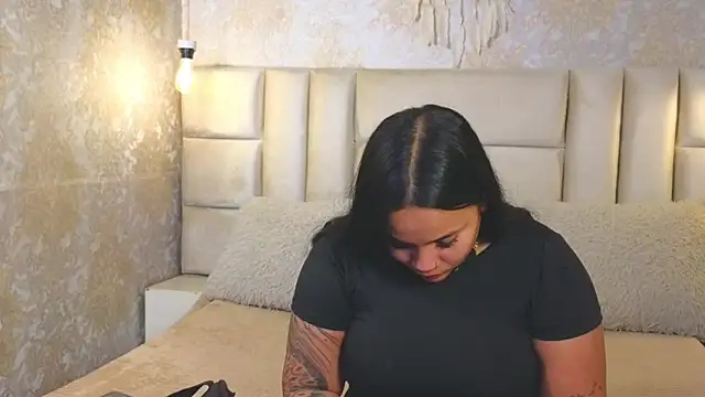 EmilyQueen3x online show from June 2026 07:57:02 PM