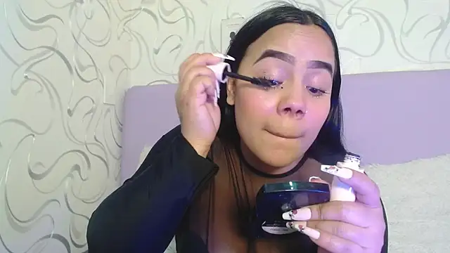 EmilyQueen3x online show from November 2025 02:31:02 PM