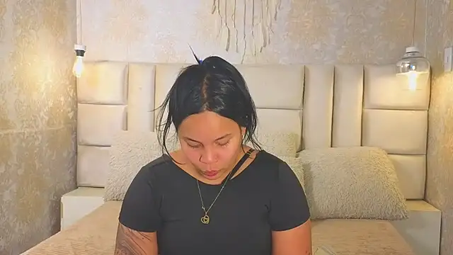 EmilyQueen3x online show from June 2026 02:50:01 PM