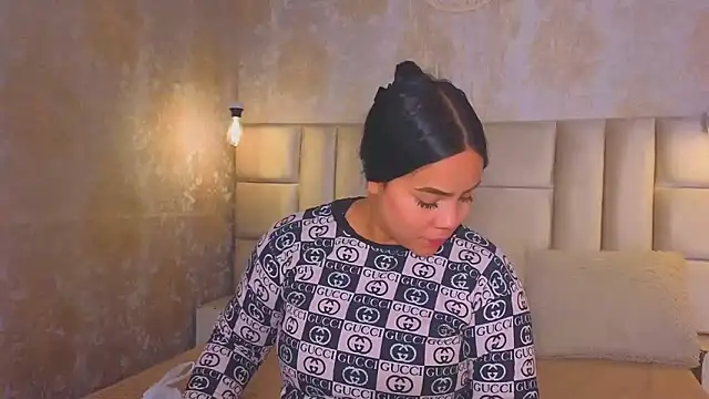 EmilyQueen3x online show from April 2026 01:24:01 PM