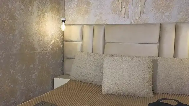 EmilyQueen3x online show from April 2026 02:42:02 PM