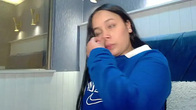 EmilyQueen3x online show from November 2025 01:10:01 PM