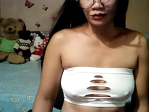 Snapshot of Mia_Rein chatting on April 2026 01:47:01 PM Mia Rein online show from April 2026 01:47:01 PM
