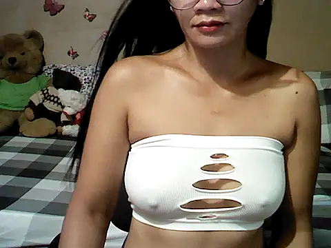 Snapshot of Mia_Rein chatting on May 2026 02:10:03 AM Mia Rein online show from May 2026 02:10:03 AM