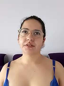 MiaLaurenzz online show from October 2025 05:58:01 PM