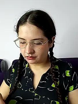 MiaLaurenzz online show from October 2025 02:37:01 AM