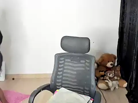 Snapshot of _Hello_Titty_ chatting on February 2025 12:47:02 AM Hello Titty online show from February 2025 12:47:02 AM