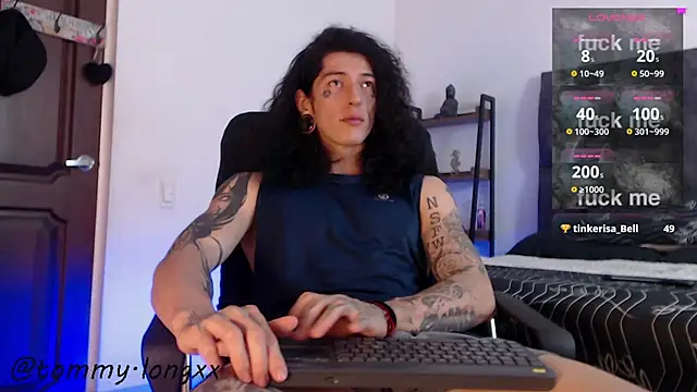 Snapshot of tommylongxx chatting on October 2025 02:42:02 AM tommylongxx online show from October 2025 02:42:02 AM