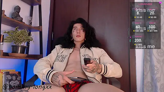 Snapshot of tommylongxx chatting on September 2025 01:53:02 AM tommylongxx online show from September 2025 01:53:02 AM