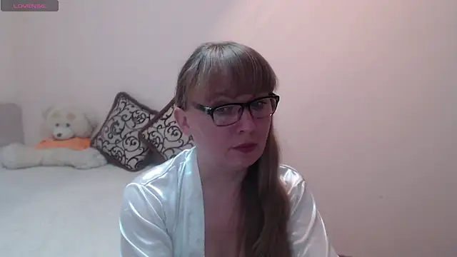 Snapshot of MargotLot chatting on March 2025 12:49:02 PM MargotLot online show from March 2025 12:49:02 PM