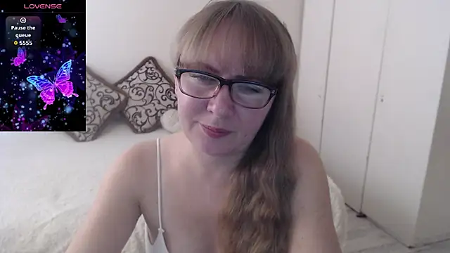 MargotLot online show from November 2025 07:19:01 AM