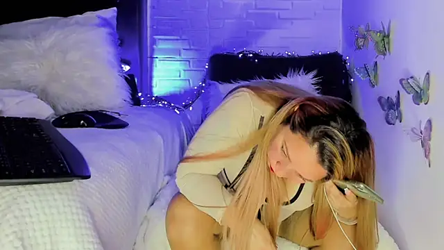 AndreaLombana online show from January 2025 07:43:01 PM