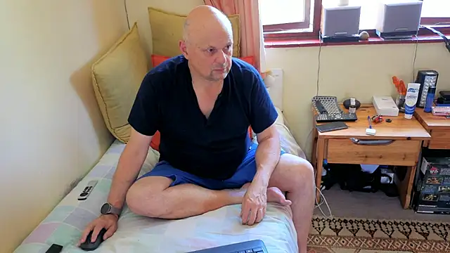 Snapshot of DaddyCumBumZA chatting on February 2025 12:26:02 PM DaddyCumBumZA online show from February 2025 12:26:02 PM