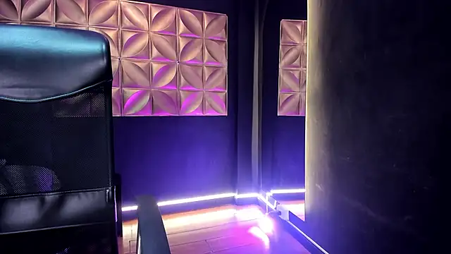 Laurenhillcute14 online show from April 2026 06:53:02 PM