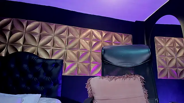 Laurenhillcute14 online show from April 2026 07:58:02 PM