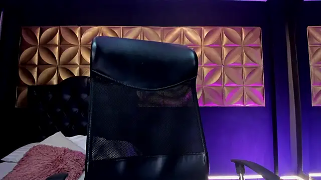 Laurenhillcute14 online show from March 2026 07:35:01 PM