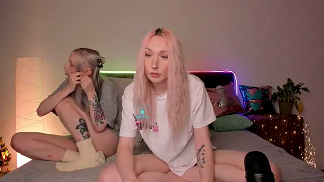 Snapshot of AlexRoseLiRed chatting on February 2025 07:42:01 PM AlexRoseLiRed online show from February 2025 07:42:01 PM