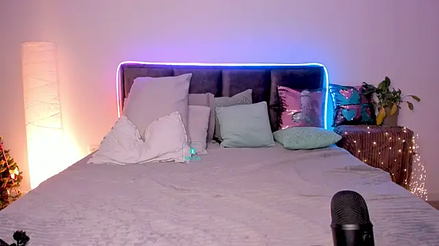 Snapshot of AlexRoseLiRed chatting on February 2025 07:52:02 PM AlexRoseLiRed online show from February 2025 07:52:02 PM