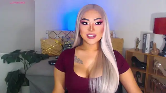 HugeCock Savanna online show from November 2025 09:40:02 PM