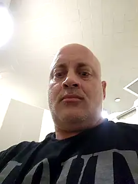 Snapshot of DigiSpankz chatting on November 2025 06:01:02 PM DigiSpankz online show from November 2025 06:01:02 PM