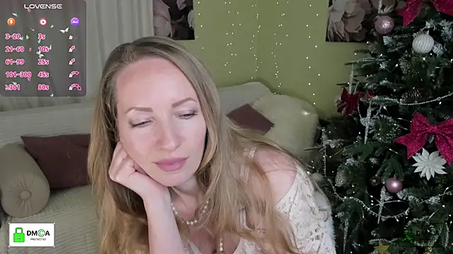 Queenymel online show from December 2025 04:41:02 PM