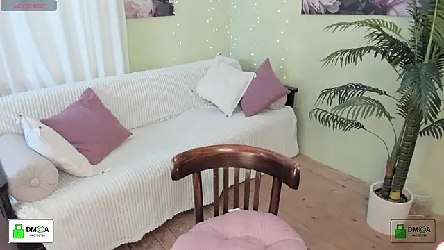 Queenymel online show from February 2026 11:01:02 AM