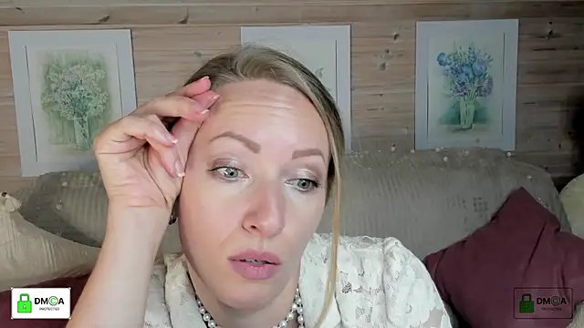 Queenymel online show from September 2025 03:17:01 PM