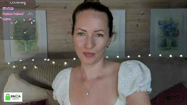 Queenymel online show from September 2025 03:40:02 PM