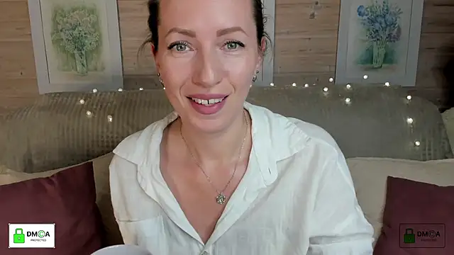 Queenymel online show from October 2025 03:59:02 PM