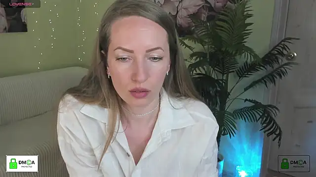 Queenymel online show from April 2026 02:32:02 PM